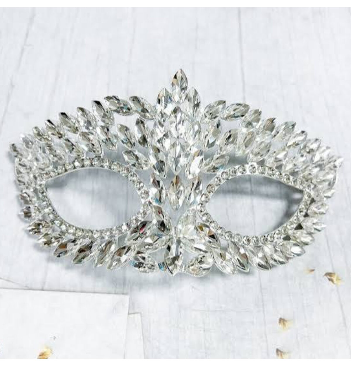 SILVER MASQUERADE MASK WITH CLEAR GEMS